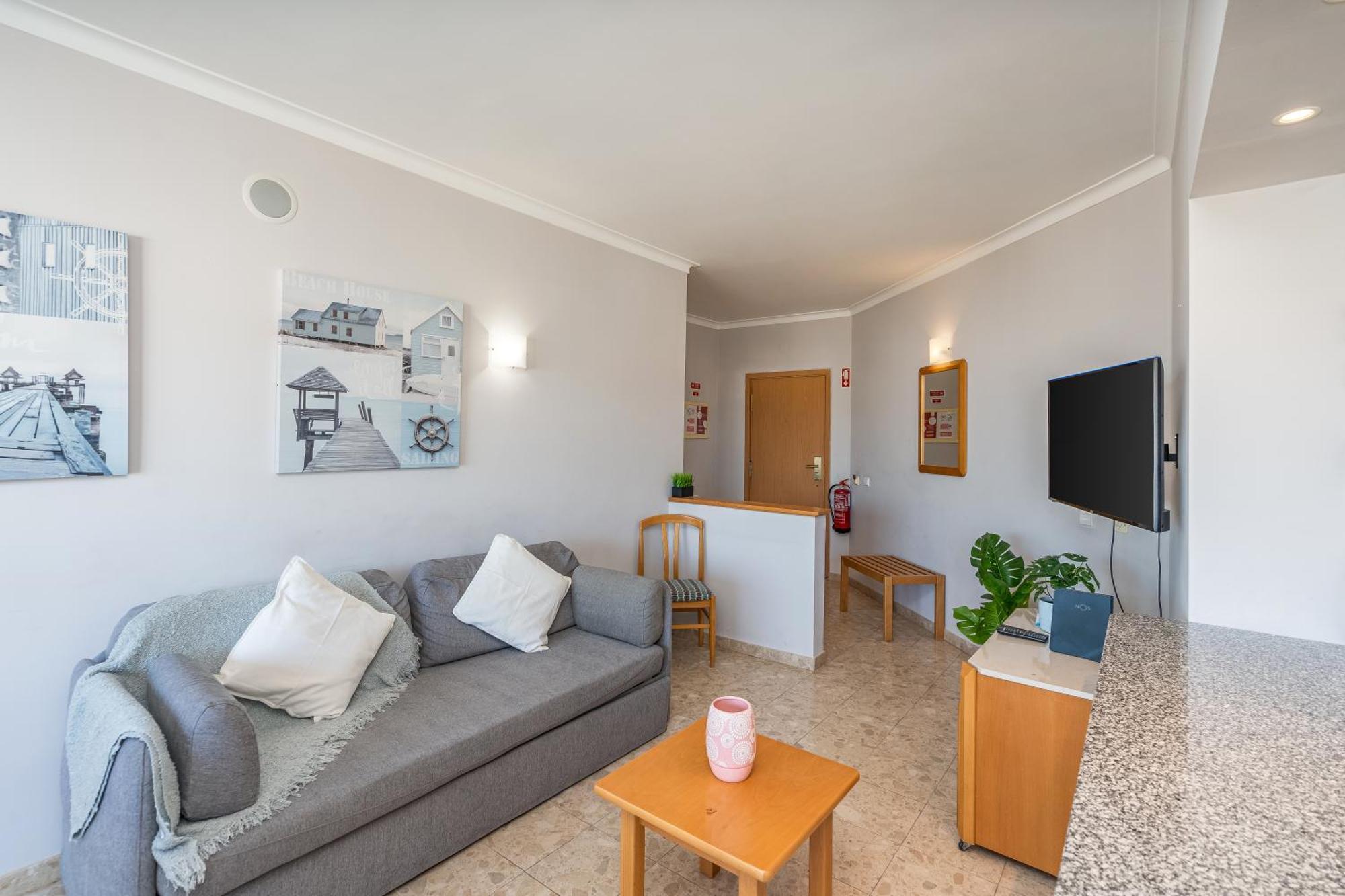 Apartment S&s *